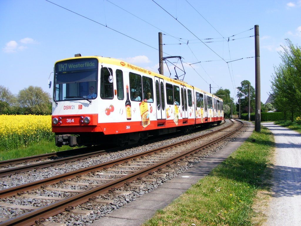 Ein Stadtbahnwagen B der Dortmunder Stadtwerke ist am 9. Mai 2008 zwischen Obernette und Westerfilde unterwegs.