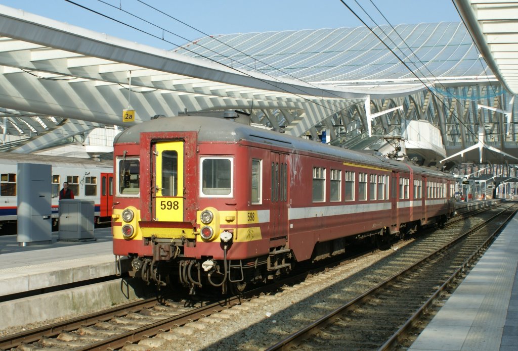 Ein Triebwagenzug der Serie AM 62-79 in Lige.
30. Mrz 2009
