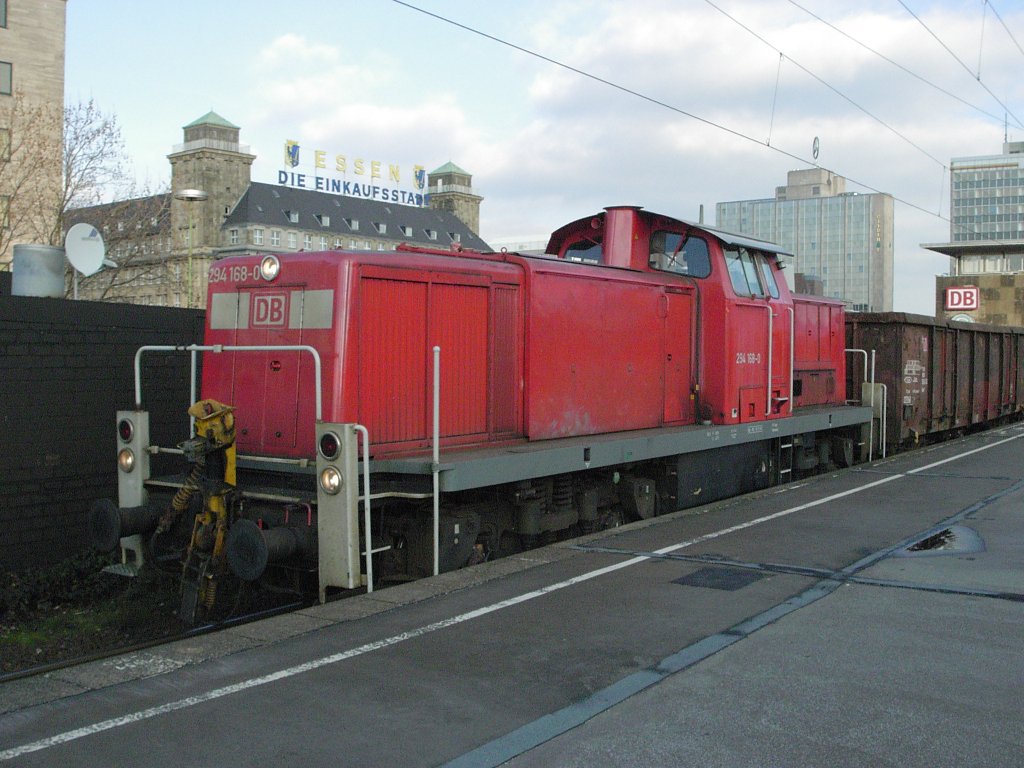 Eine DB 294 steht am 21.01.2004 im Essener Hauptbahnhof.