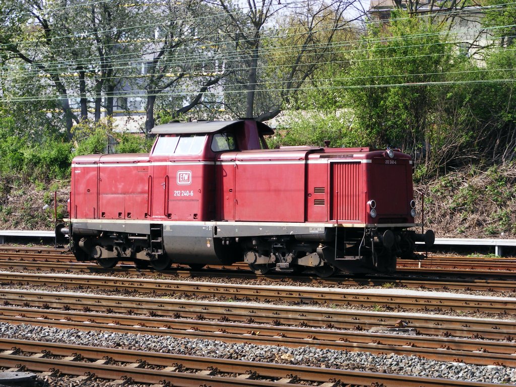 Eine ex-DB 212 der EfW steht am 19.04.2009 im Bahnhof Bochum-Nord.