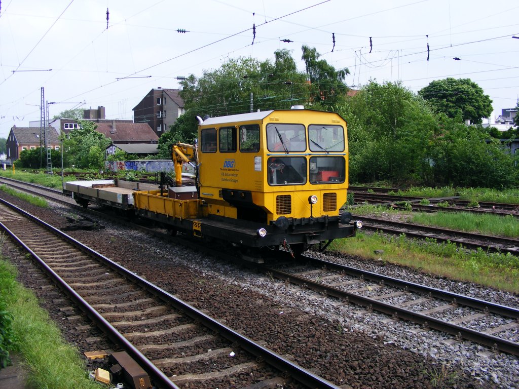 Eine Schwerkleinwagen fhrt am 16.05.2008 durch den Bahnhof Herne.
