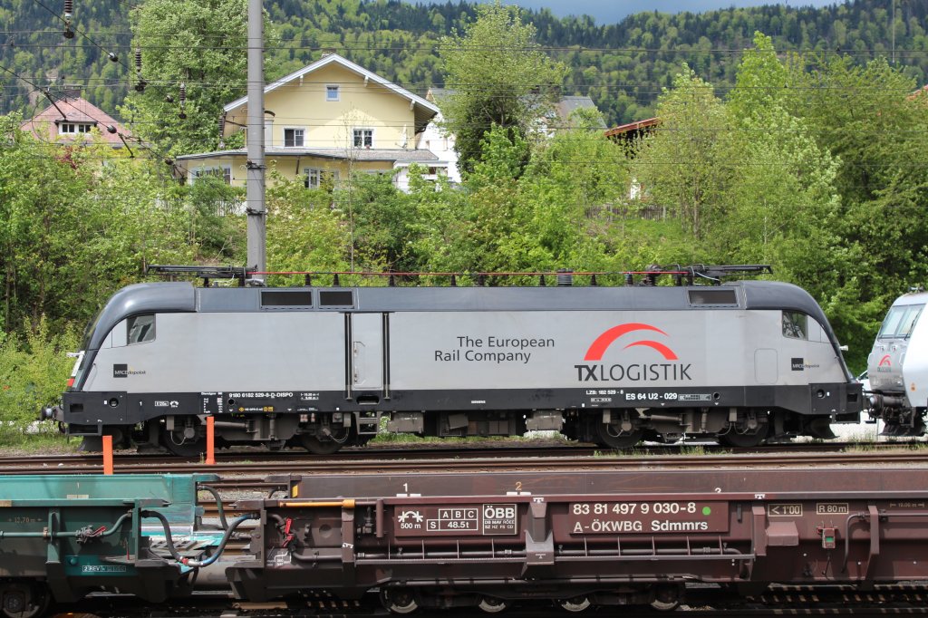 ES 64 U2-029 von  TX Logisitk  am 6. Mai 2012 in Kufstein/Tirol.