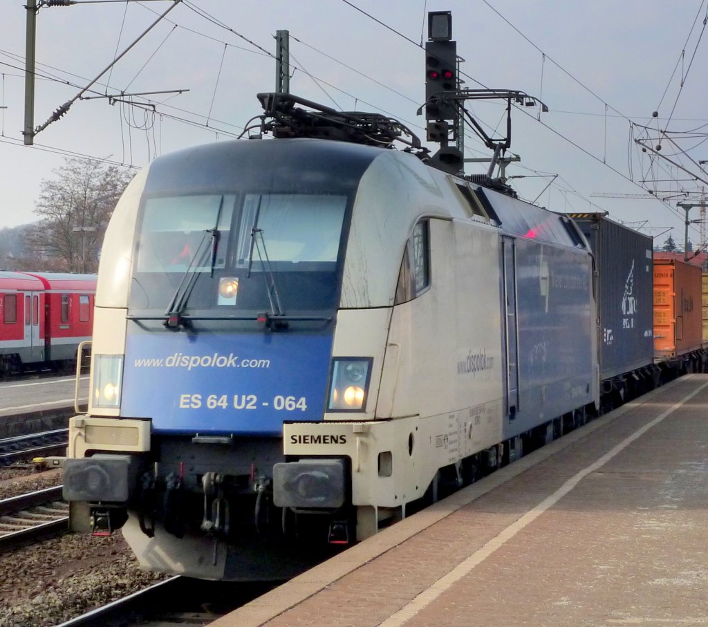 ES 64 U2-064 mit Containerzug am 17.03.10 in Fulda