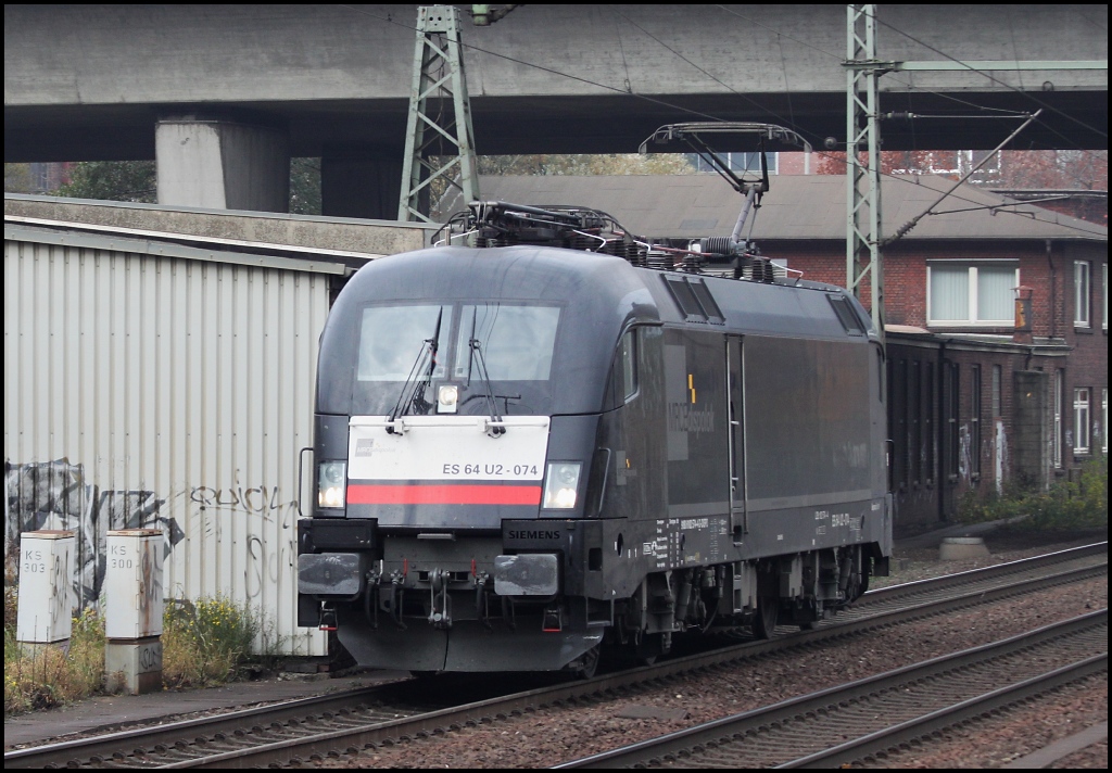 ES 64 U2-074 duchfuhr Solo Hamburg Harburg in Richtung Maschen/Sden. 04.11.11