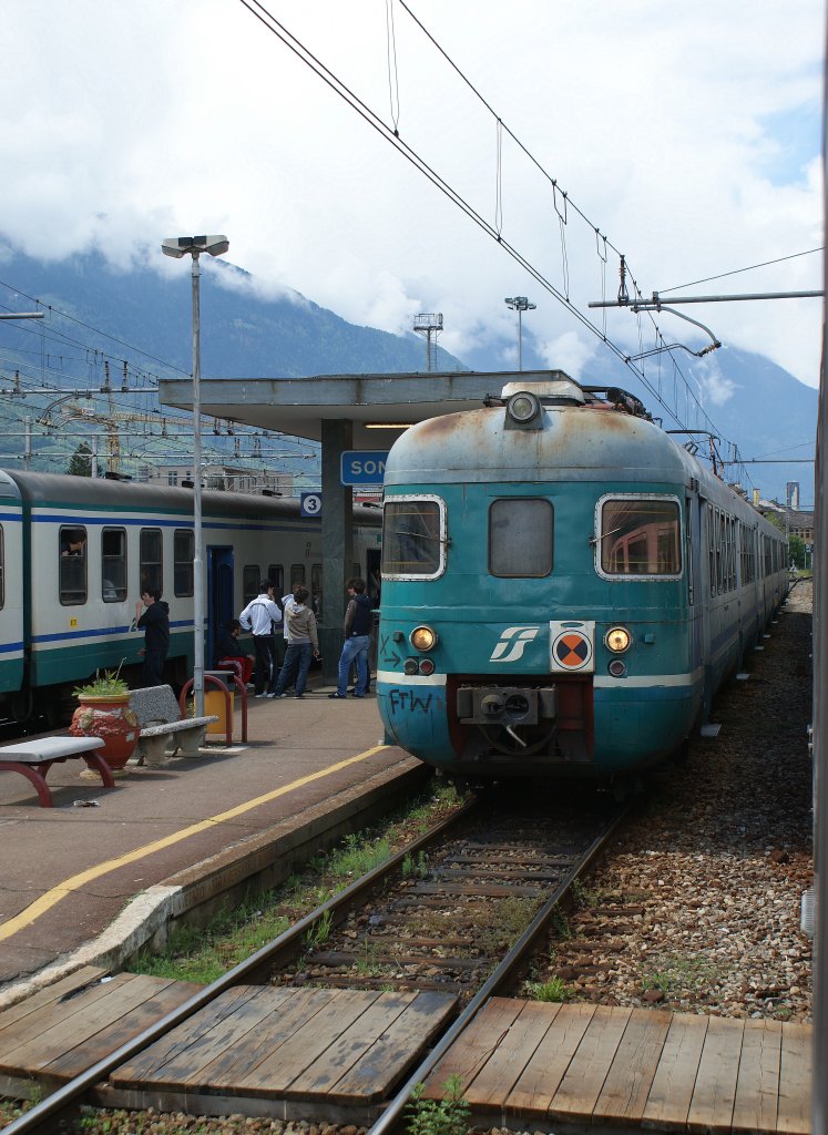 In Sondrio wartet der Ale 803 auf die Abfahrt nach Tirano. 
8. Mai 2010 