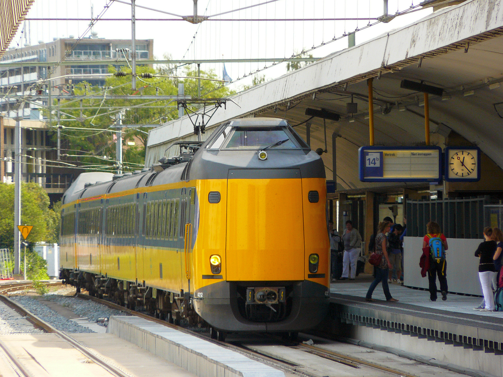 Koploper ICM-IV Nummer 4212 auf Gleis 14 Rotterdam Centraal Station 17.08.2011