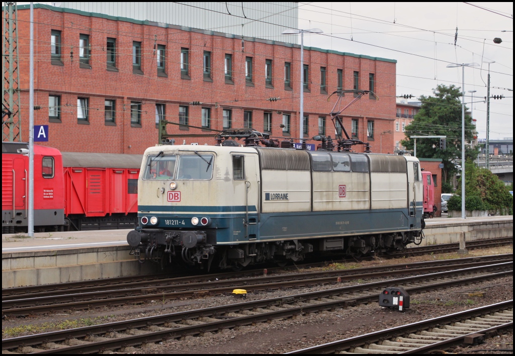 Lorraine  181 211 wird gleich von einer 101 den IC 134 nach Luxembourg bernehmen. (23.07.11, Koblenz Hbf)