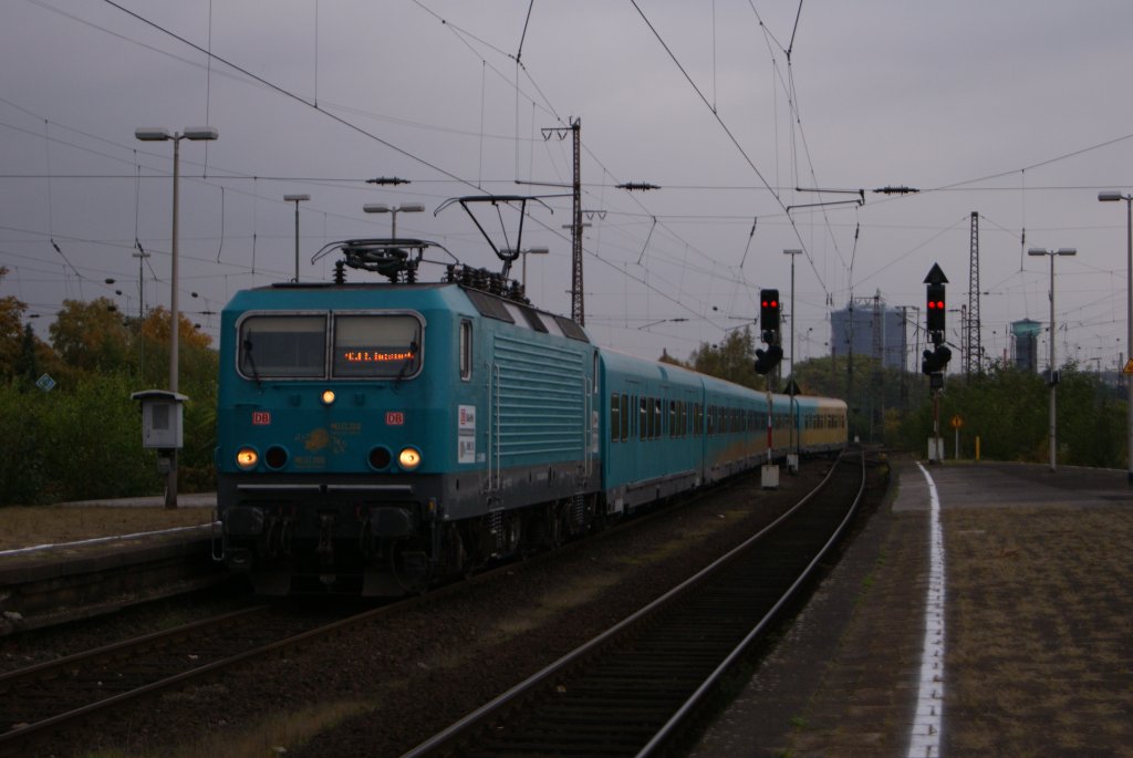 Melez Endspurt ! 143 247 mit dem Melez Zug bei seiner Letzen Fahrt in Oberhausen Hbf am 28.10.2010