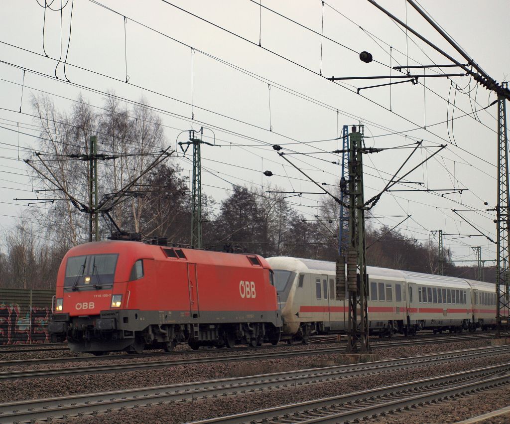 Mit dem IC 2190 von Frankfurt/Main nach Westerland/Sylt fuhr 1116 195-7 der BB am 15.1 in den Bahnhof Hamburg-Harburg.