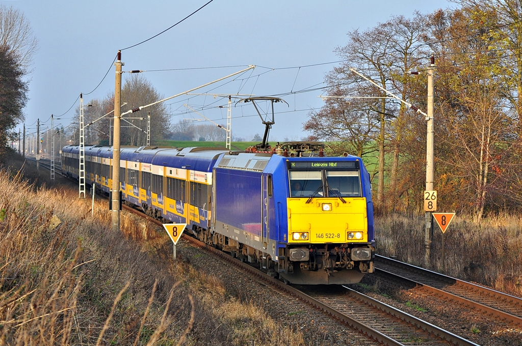 Mit dem X68904(Warnemnde-Leipzig) rollt die 146 522 am 17.11.2012 durch Sildemow in Richtung Schwerin.