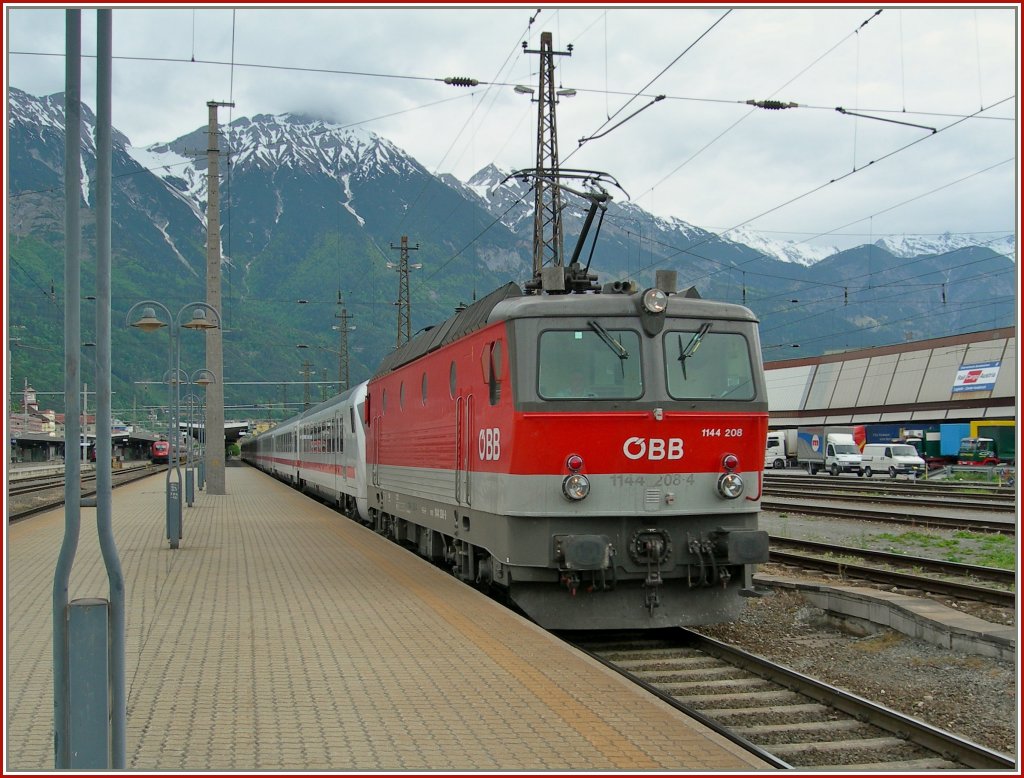 BB 1144 208-4 mit IC 108 nach Dortmund (via Lindau - Ulm) kurz vor der Abfahrt in Innsbruck am 17. Mai 2008.