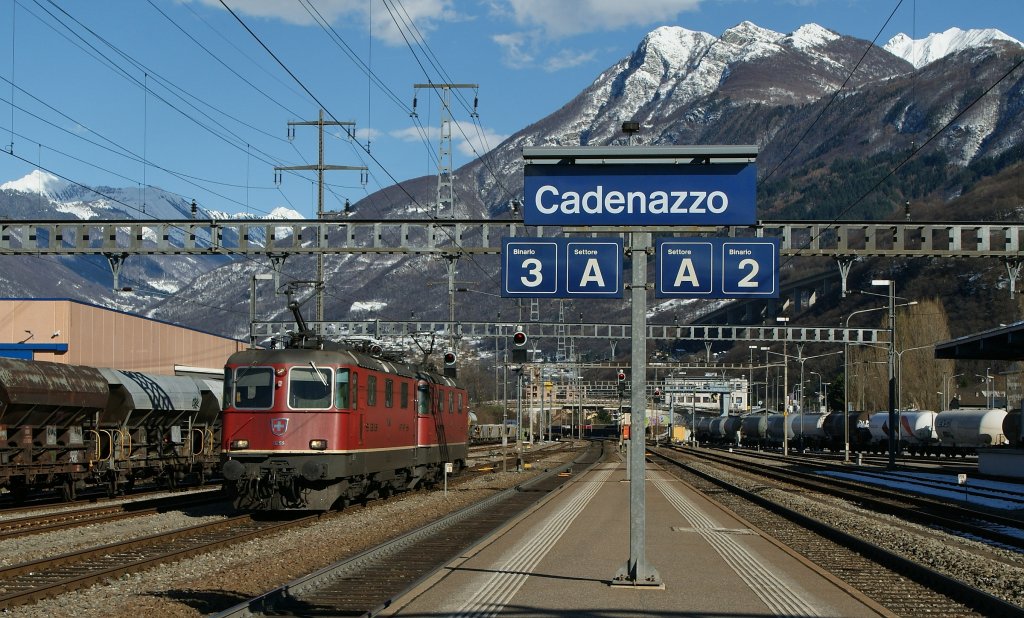 Re 4/4 II in Cadenazzo. 
19.03.2013
