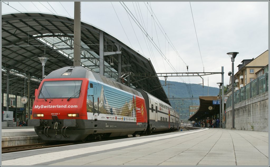 Re 460 036-7 mit einem IC nach Bern in Olten. Nun mit abgeschnittenem Mast...
25.06.2011