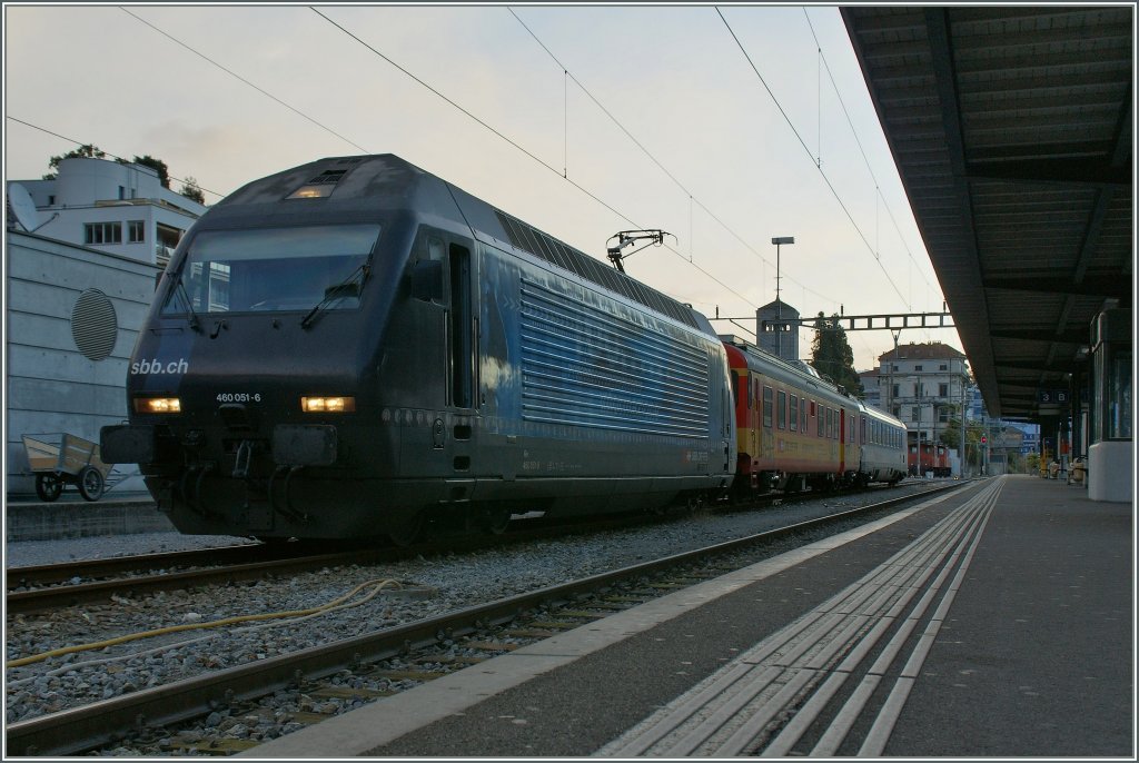Re 460 051-6 mit einem Fahrleitungsmesszug in Locarno. 
24. Jan. 2012
