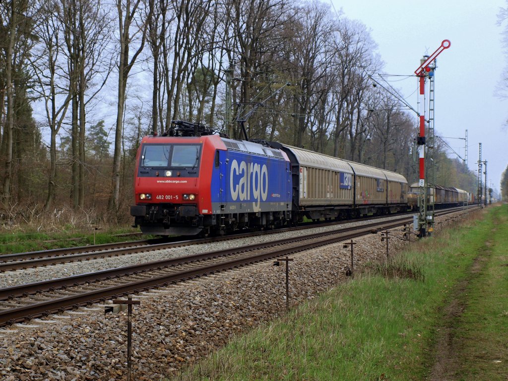 Re 482 001-5 fuhr am 8.4 mit einem GZ am Asig Forchheim vorbei.