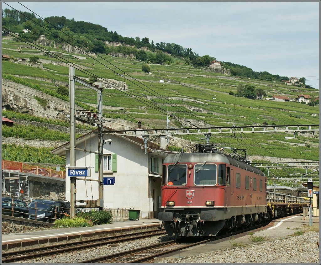 Re 6/6 11635 in Rivaz am 15. Juni 2011.