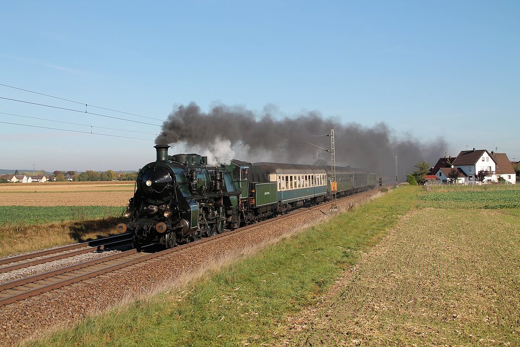 S 3/6 am 03.Oktober 2012 bei Herbertshofen mit Ihren Sonderzug nach Starnberg in Richtung Augsburg.