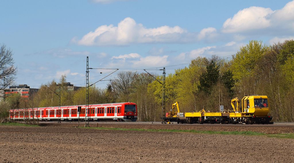 S-Bahn trifft auf Bahnfahrzeug. Halstenbek 17.4.