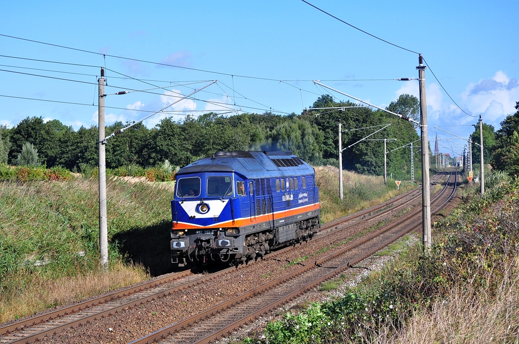 Sie stand ganz oben auf meiner  Knipsagenda :Die 232 103 von Raildox!
Am 19.09.2012 war es soweit,leise brummend rollte sie durch Sildemow in Richtung Schwerin.