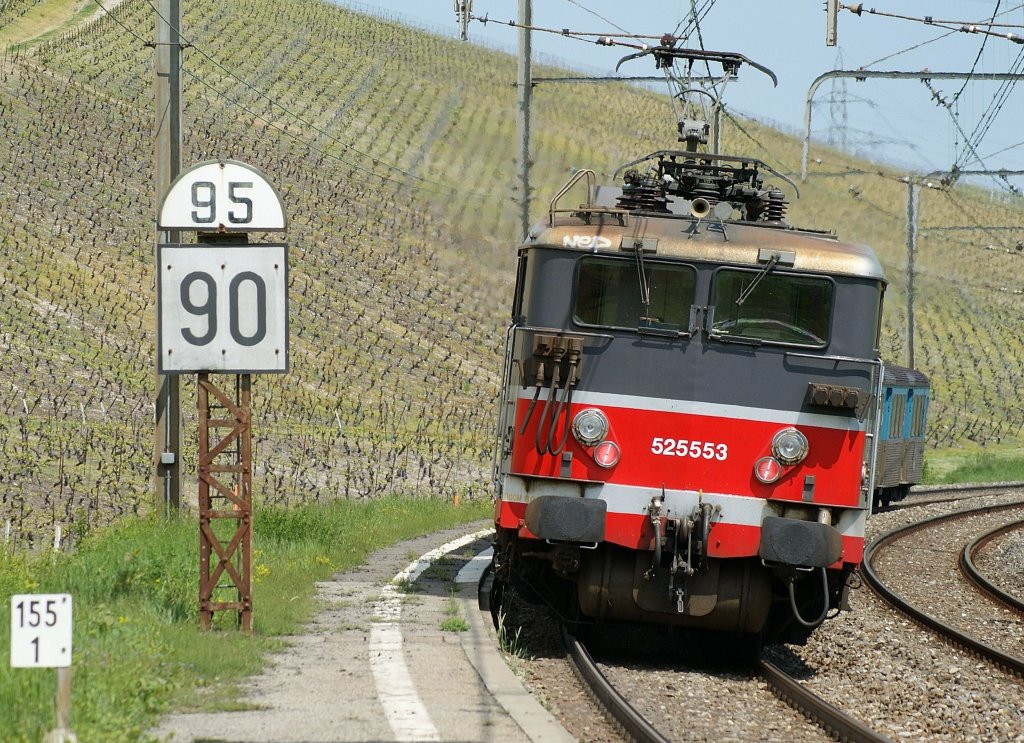 SNCF BB 25553 mit einem RER in Russin.
1. Mai 2009