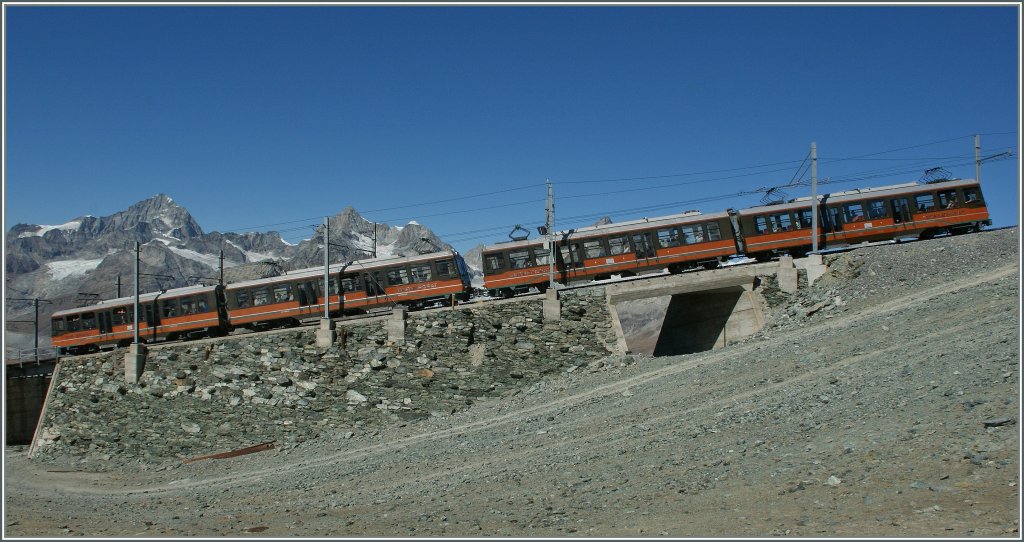 Steil stieg der GGB Zahnradbahnzug zum Gornergrat hoch. 
04.10.2011