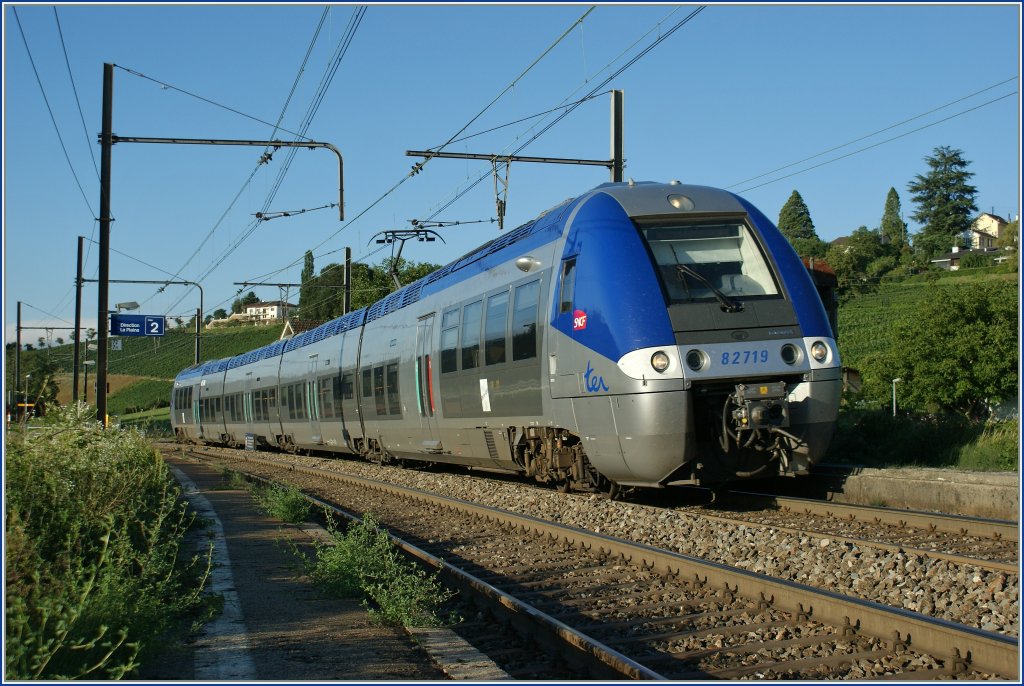TER 96605 von Grenoble nach Genve in Russin am 31. Aug 2010.