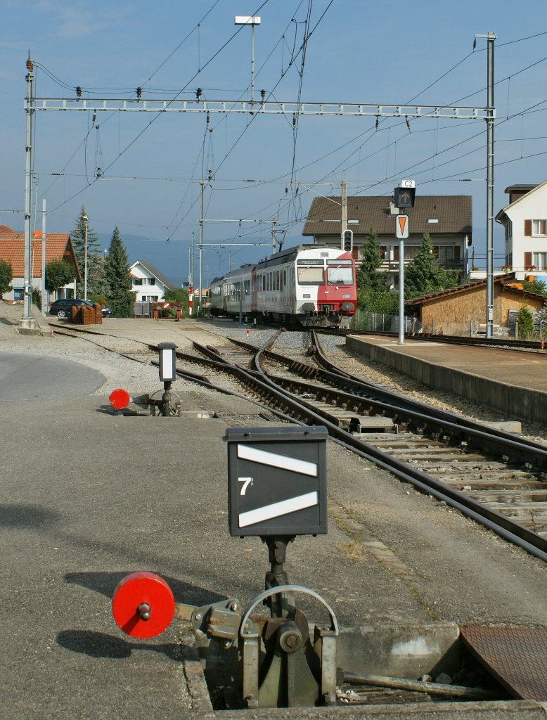 TPF Regionalzug verlsst Sugiez Richtung Ins. 
6. September 2010