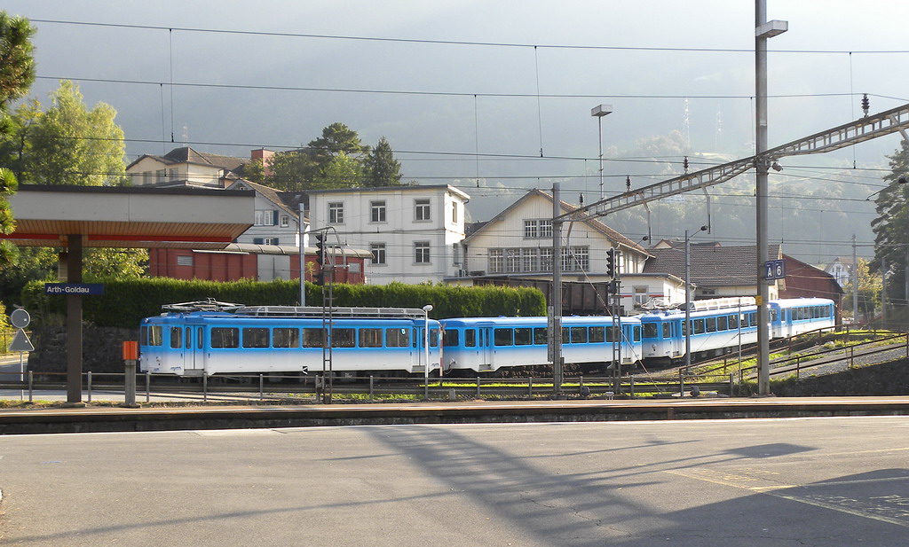 Triebwagen in Goldnau.