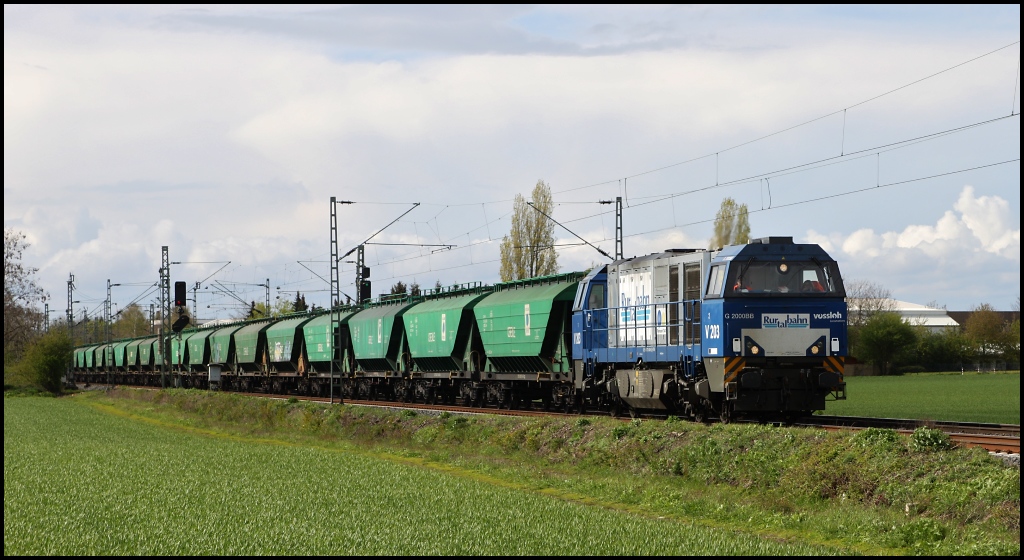 V 204 (92 80 1272 408-6 D-RTB)der Rurtalbahn am 21.04.12 in der Nhe von Neuss