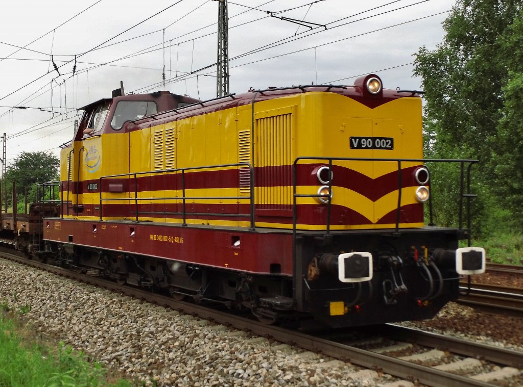 V90 002 (423 002) mit Gz in Leipzig-Thekla, 03.07.2013.