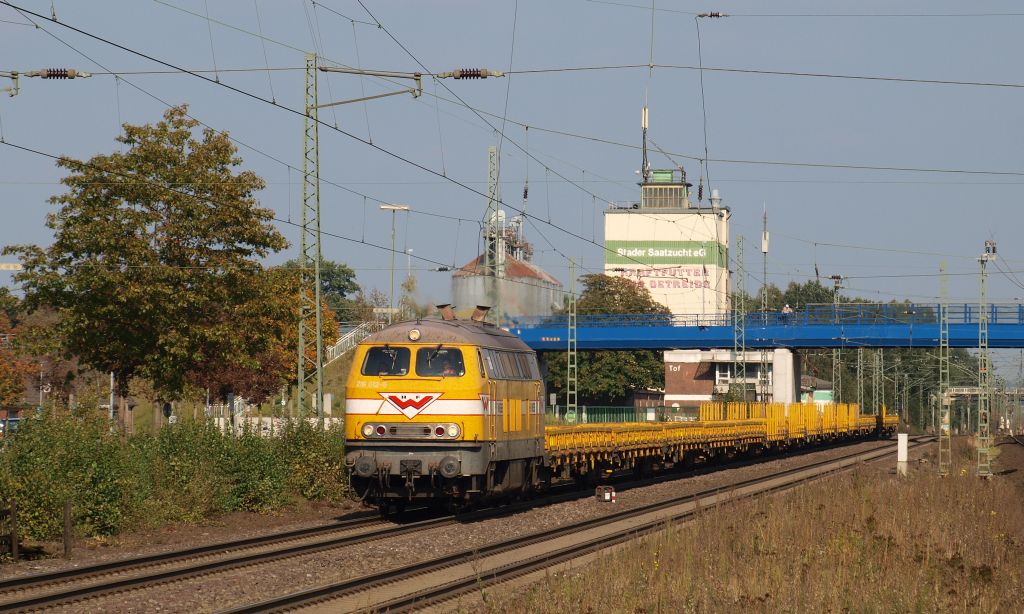 Wiebe's 216 012-5 dieselte lautstark mit einem Leerwagenzug durch Tostedt in Richtung Bremen Hbf.
