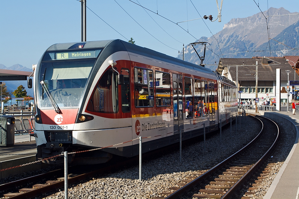 Zb 130 001 (Sadler SPATZ) als RB Interlaken - Meiringen und hlt am 02.10,2011 in den Bahnhof Brienz. 