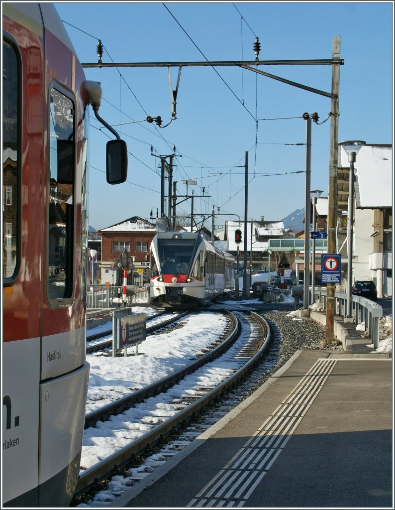 Zur vollen Stunde kreuzen sich in Brienz die Regionalzge der Relation  Interlaken Ost - Meiringen.
05.02.2011