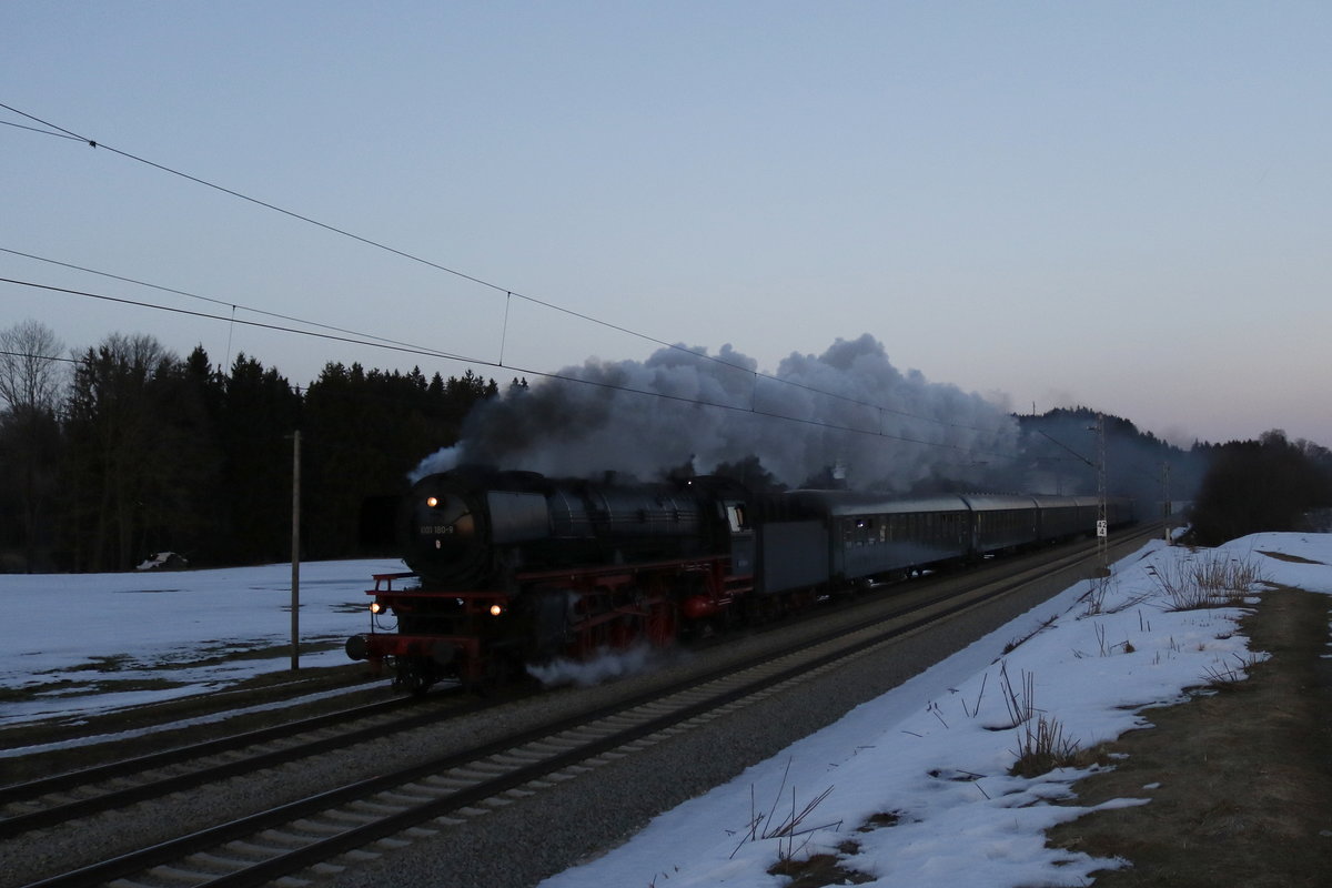 001 180 bei der Rckfahrt von Freilassing nach Nrdlingen am 23. Februar 2019 bei Grabensttt.