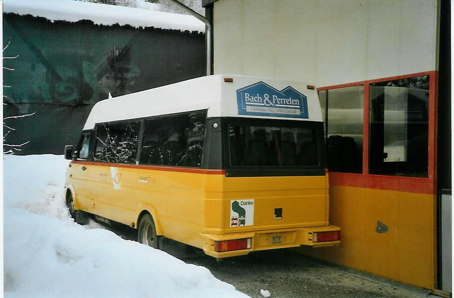 (083'128) - Kbli, Gstaad - Iveco am 19. Februar 2006 in Gstaad, Garage