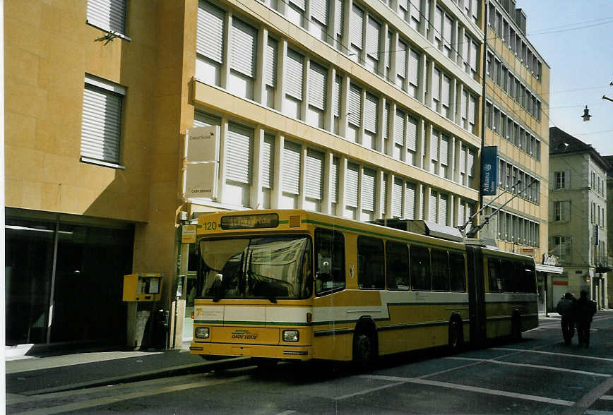 (083'909) - TN Neuchtel - Nr. 120 - NAW/Hess Gelenktrolleybus am 19. Mrz 2006 in Neuchtel, Croix-du-March