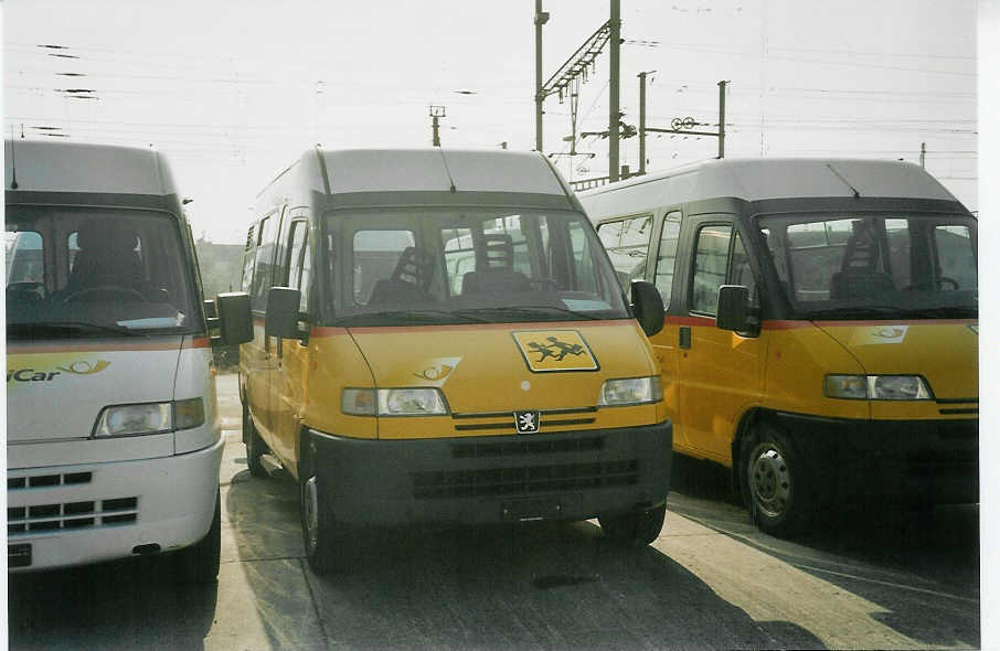 (084'005) - CarPostal Vaud-Fribourg - Peugeot am 19. Mrz 2006 in Yverdon, Garage