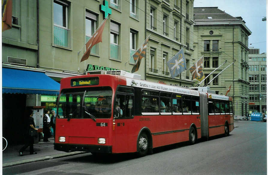 (085'528) - Bernmobil, Bern - Nr. 64 - Volvo/R&J Gelenktrolleybus am 22. Mai 2006 in Bern, Hirschengraben