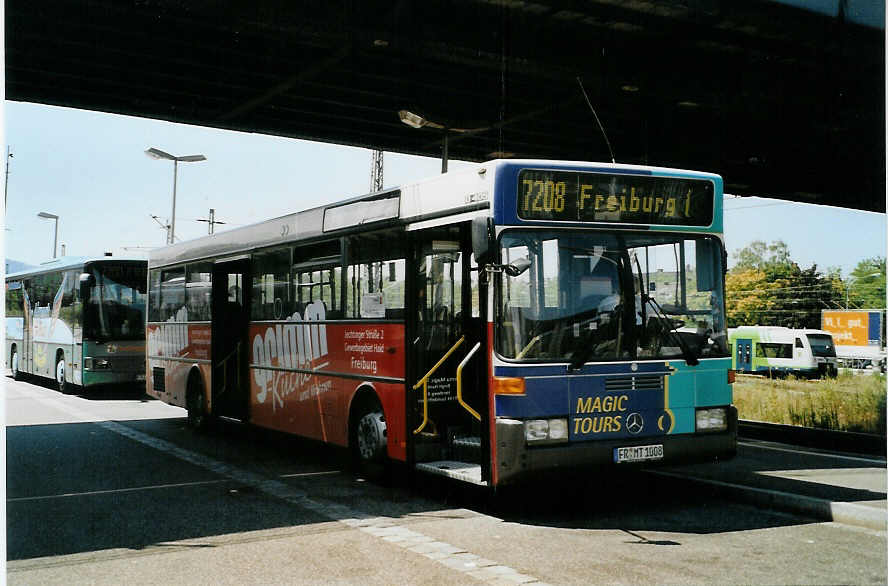 (087'329) - Magic Tours, Freiburg - FR-MT 1008 - Mercedes am 24. Juli 2006 beim Bahnhof Freiburg