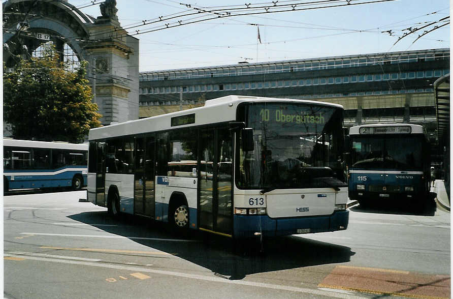 (087'502) - VBL Luzern - Nr. 613/LU 202'613 - Scania/Hess am 25. Juli 2006 beim Bahnhof Luzern