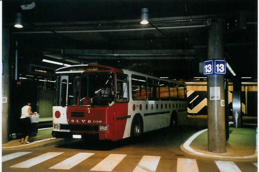 (087'712) - Taxis-Services, Granges-Paccot - FR 300'492 - Volvo/Hess (ex GFM Frioburg Nr. 98) am 26. Juli 2006 in Fribourg, Busbahnhof