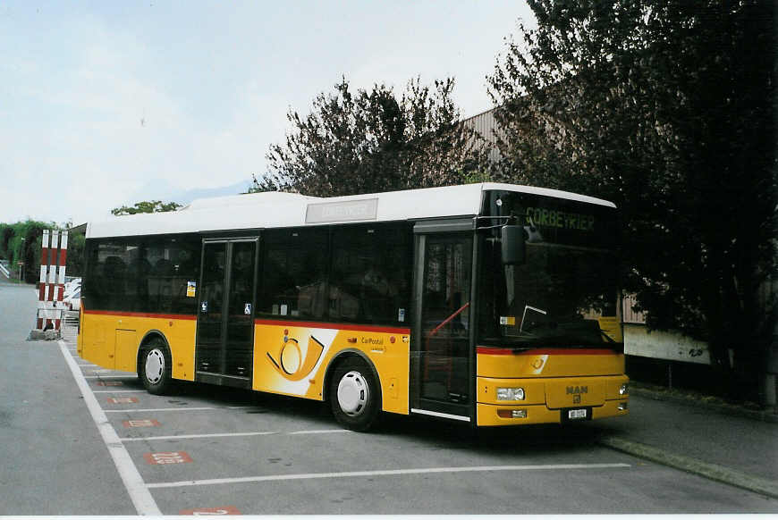 (087'902) - TPC Aigle - VD 1174 - MAN/Gppel am 26. Juli 2006 beim Bahnhof Aigle