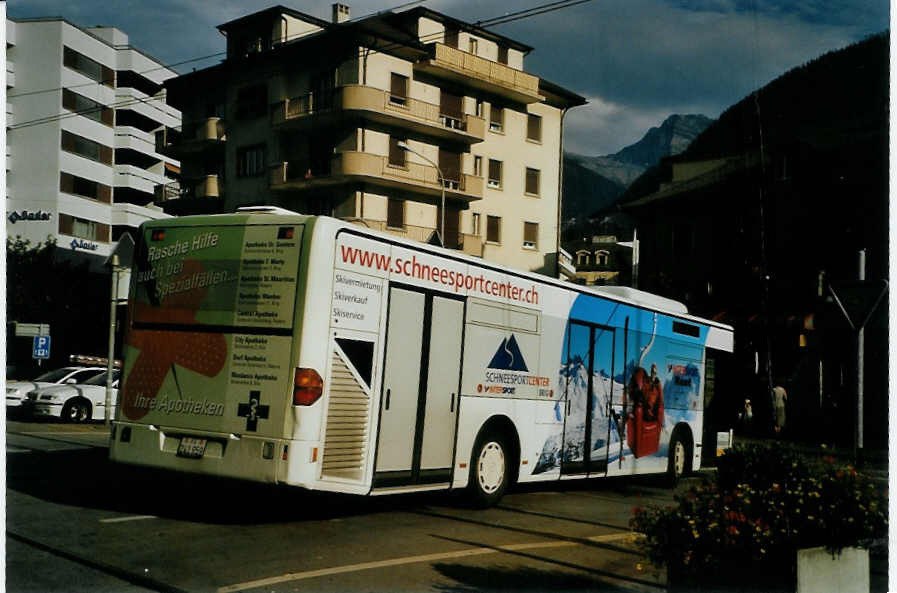 (088'017) - PostAuto Wallis - VS 241'959 - Mercedes am 26. Juli 2006 beim Bahnhof Brig