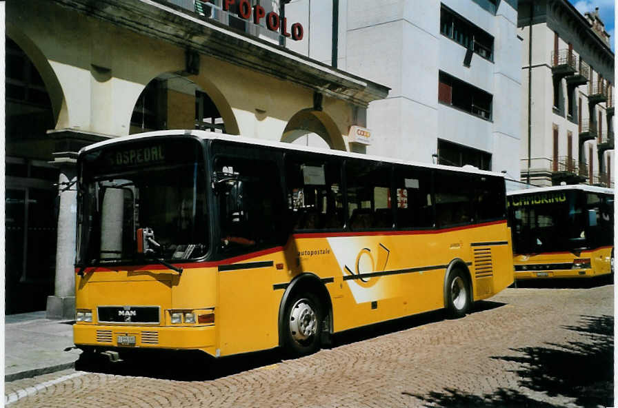 (088'503) - AutoPostale Ticino - TI 215'335 - MAN/Lauber (ex P 23'022) am 2. August 2006 beim Bahnhof Bellinzona