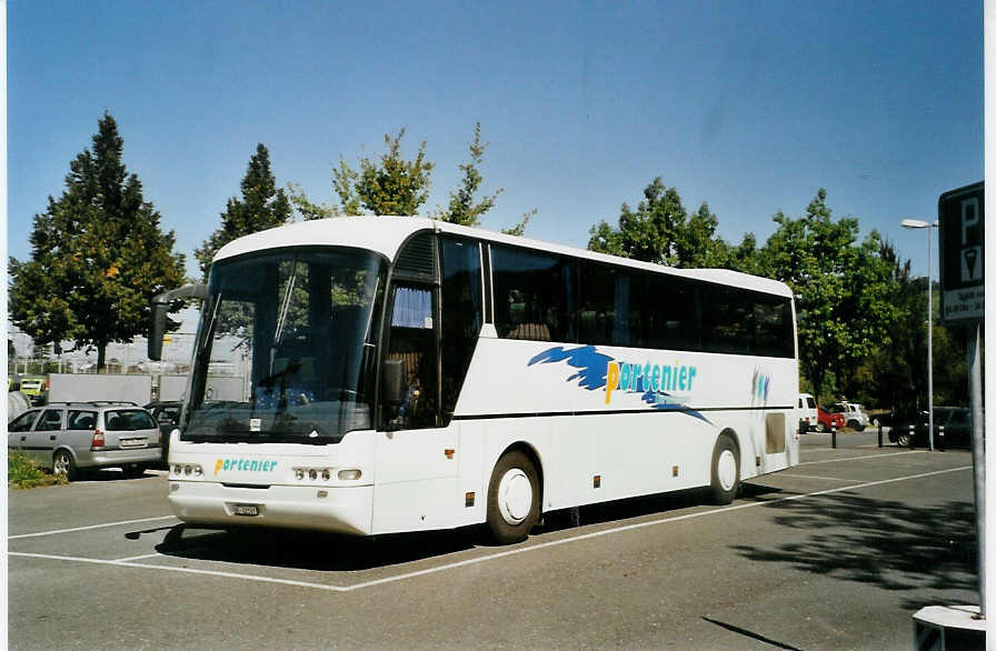 (089'635) - Portenier, Derendingen - BE 62'197 - Neoplan am 5. September 2006 in Thun, Seestrasse