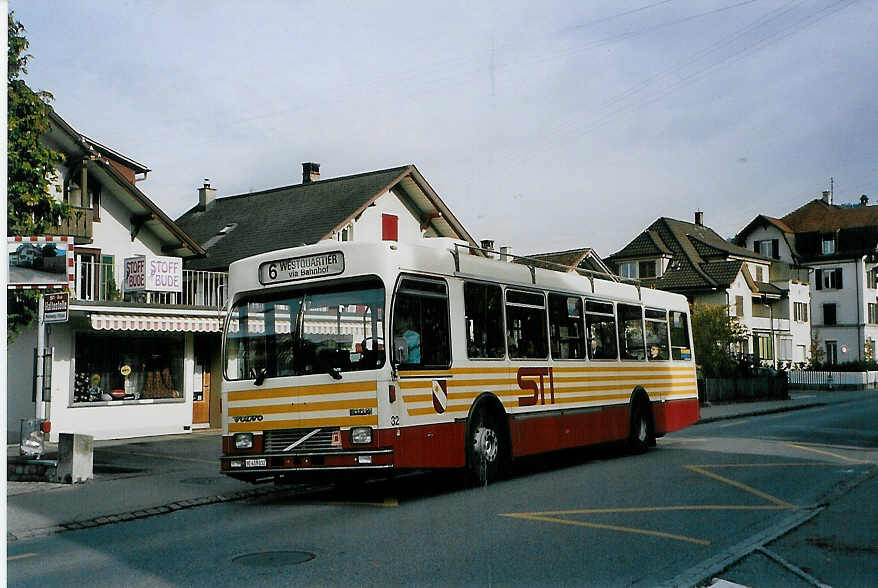 (090'810) - STI Thun - Nr. 32/BE 419'032 - Volvo/R&J (ex SAT Thun Nr. 32) am 19. November 2006 in Thun, Reitweg/Expo