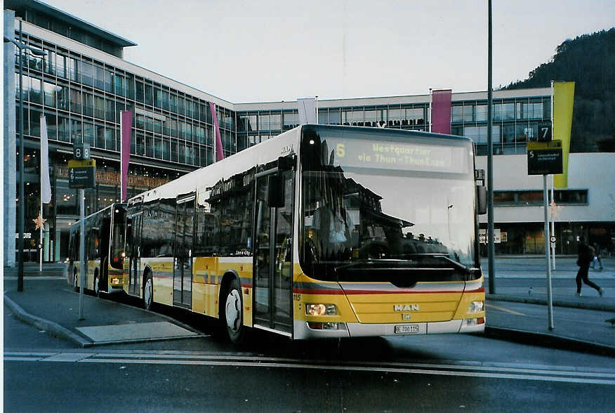 (090'913) - STI Thun - Nr. 115/BE 700'115 - MAN am 7. Dezember 2006 beim Bahnhof Thun