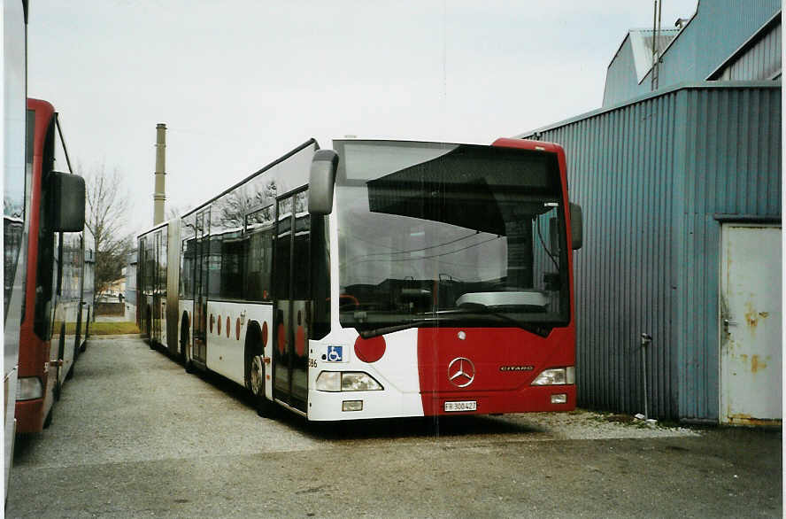 (092'027) - TPF Fribourg - Nr. 586/FR 300'427 - Mercedes am 17. Februar 2007 in Fribourg, Garage