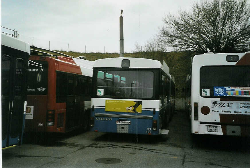 (092'031) - TPF Fribourg - Nr. 575/FR 300'401 - Volvo/Hess (ex TF Fribourg Nr. 175) am 17. Februar 2007 in Fribourg, Garage