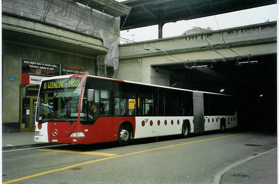 (092'101) - TPF Fribourg - Nr. 588/FR 300'429 - Mercedes am 17. Februar 2007 beim Bahnhof Fribourg